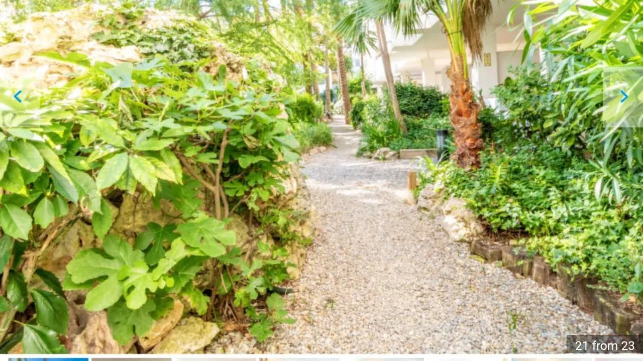 Family Apartment In Roses With Garden And Shared Pool 60 M²